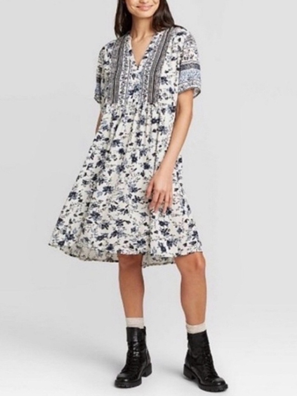 Knox Rose Cream and Blue Floral Tunic with V-Neck